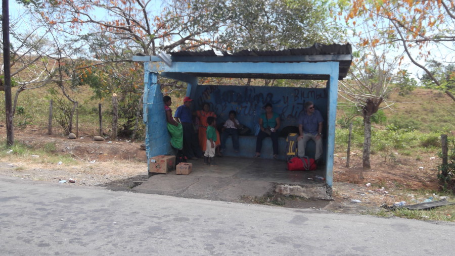 Locals-waiting-for-bus-to-Soloy-at-Horconcitos-Intersection_2-6-2013_7391 Locals waiting for the bus