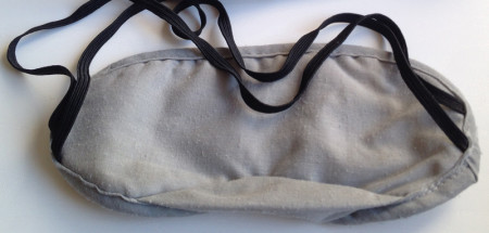 Flat sleeping mask