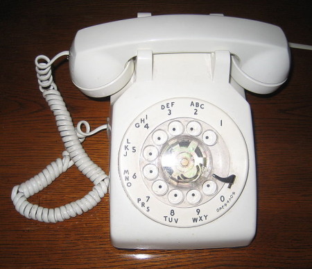 696px-BellWesternElectricRotaryPhoneA